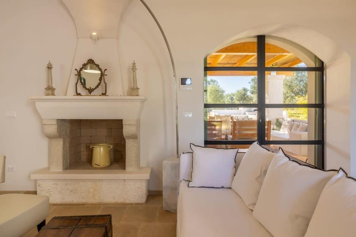 Luxury Villa Borgo Cinera ออสตูนี ภายนอก รูปภาพ