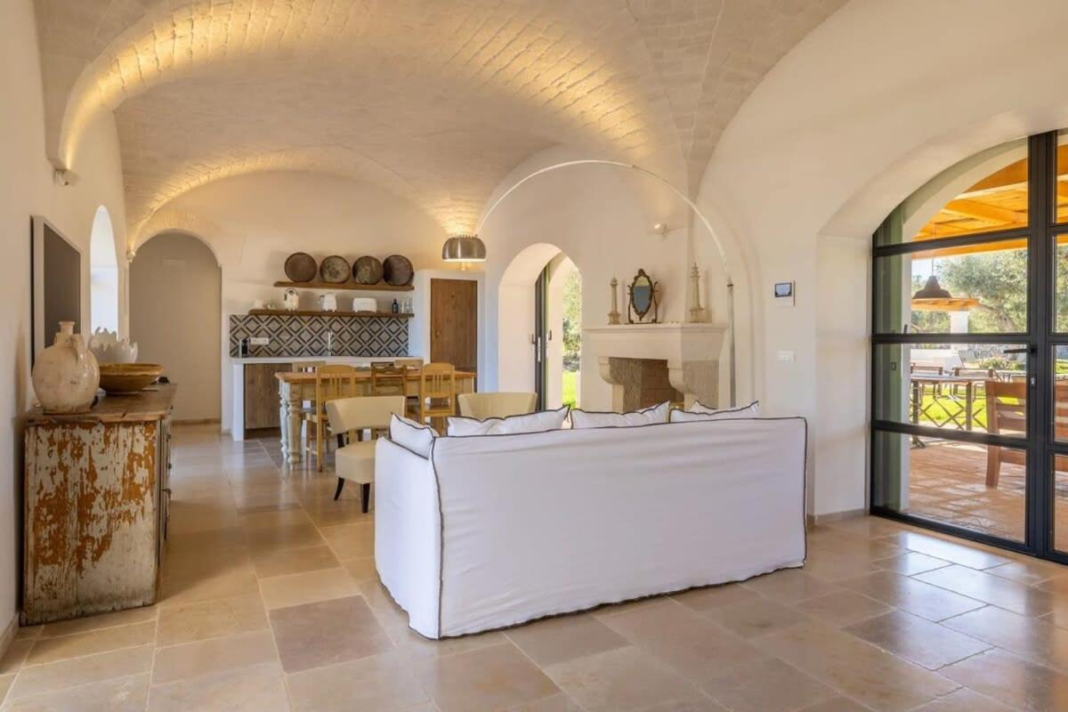 Luxury Villa Borgo Cinera ออสตูนี ภายนอก รูปภาพ