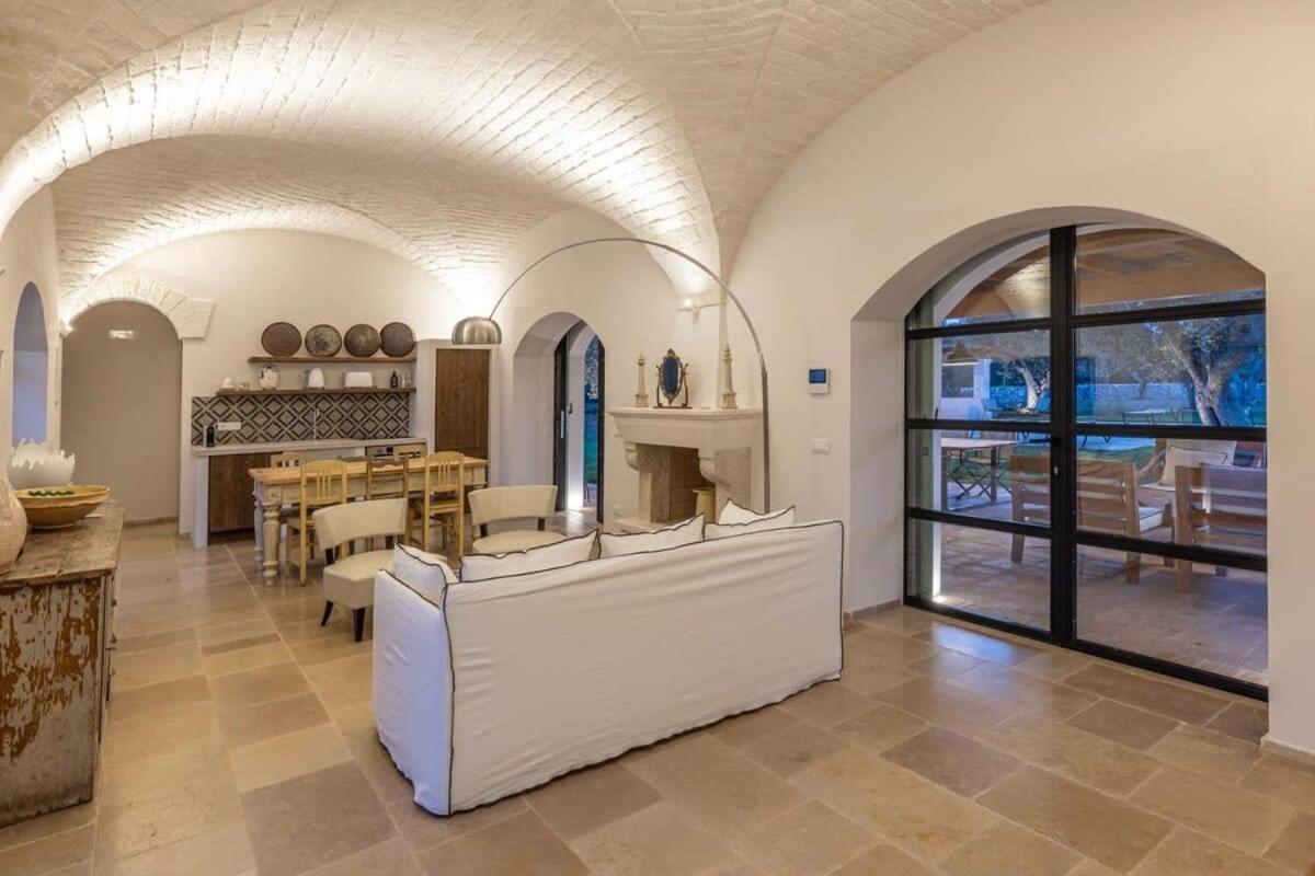 Luxury Villa Borgo Cinera ออสตูนี ภายนอก รูปภาพ