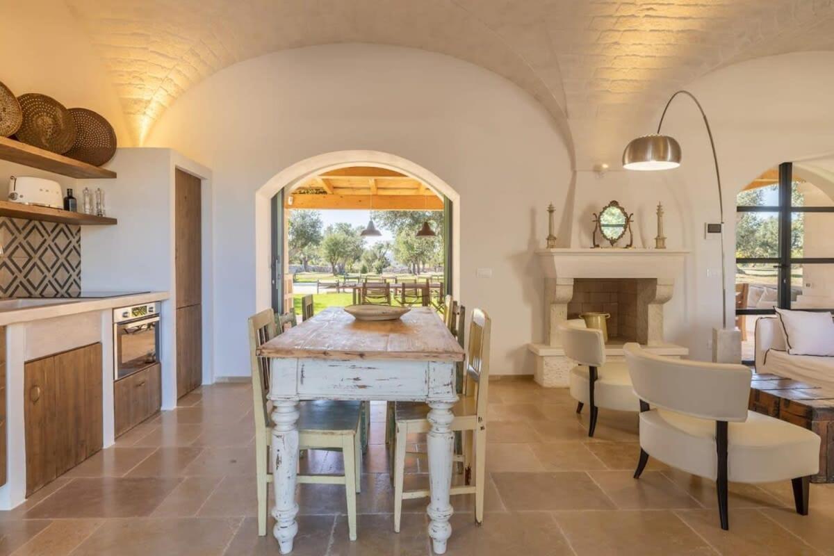 Luxury Villa Borgo Cinera ออสตูนี ภายนอก รูปภาพ