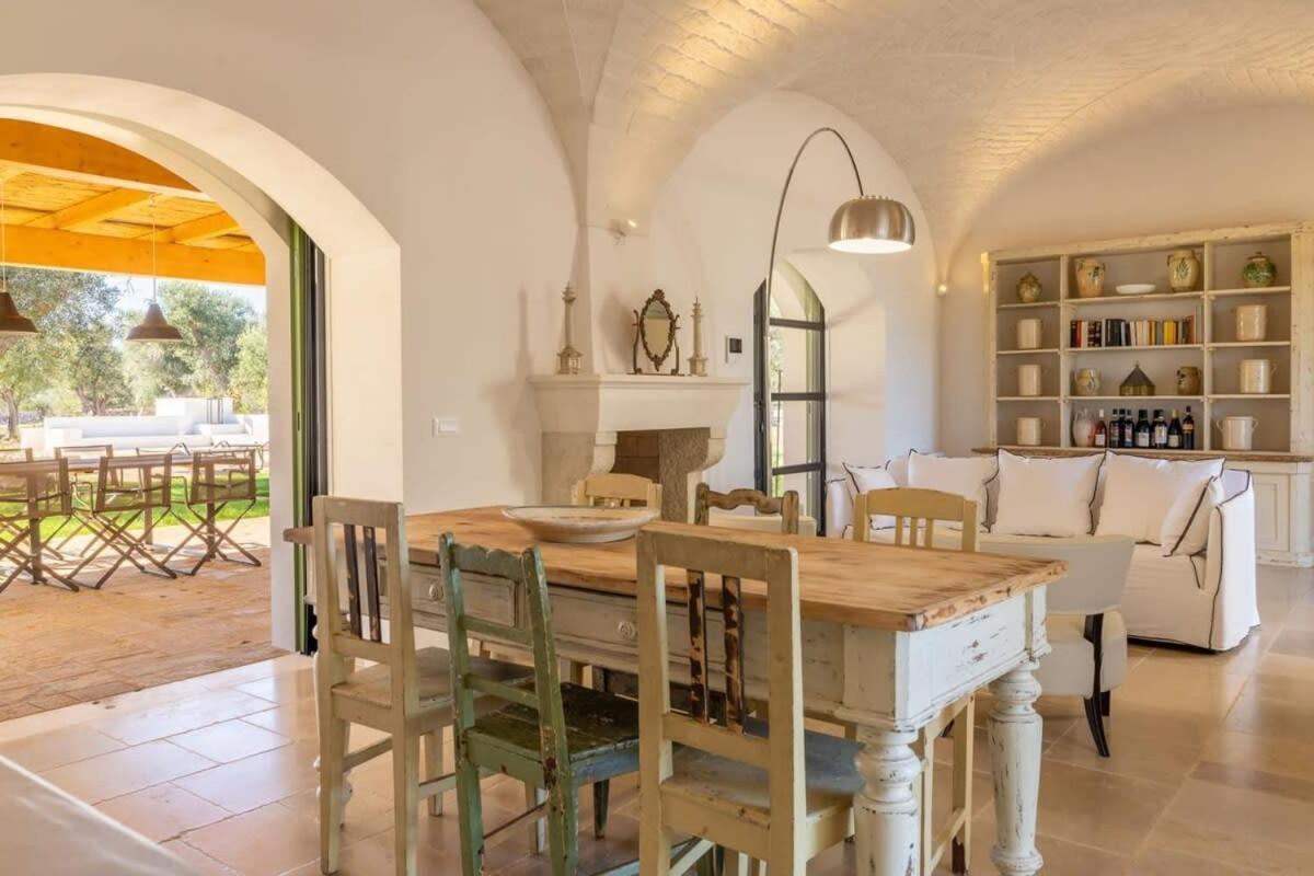 Luxury Villa Borgo Cinera ออสตูนี ภายนอก รูปภาพ