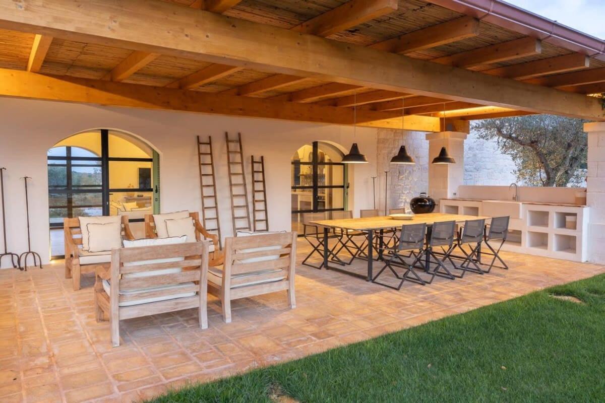 Luxury Villa Borgo Cinera ออสตูนี ภายนอก รูปภาพ