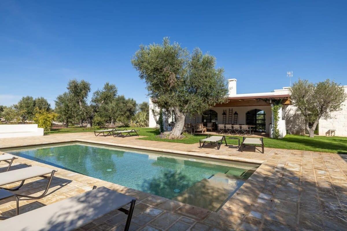 Luxury Villa Borgo Cinera ออสตูนี ภายนอก รูปภาพ